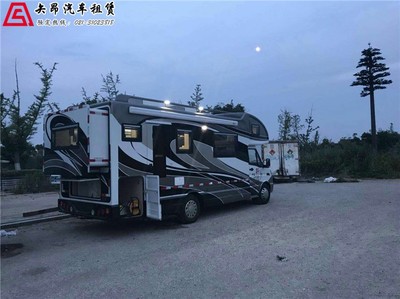 上海青浦華新勞斯萊斯銀云婚車(chē)出租 經(jīng)典座駕點(diǎn)亮浪漫時(shí)刻，助力服裝節(jié)時(shí)尚盛典